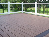 <b>Trex Composite deck with feature board white vinyl railing black ballusters</b>